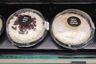 hyvee pies photo by john unrein.jpg